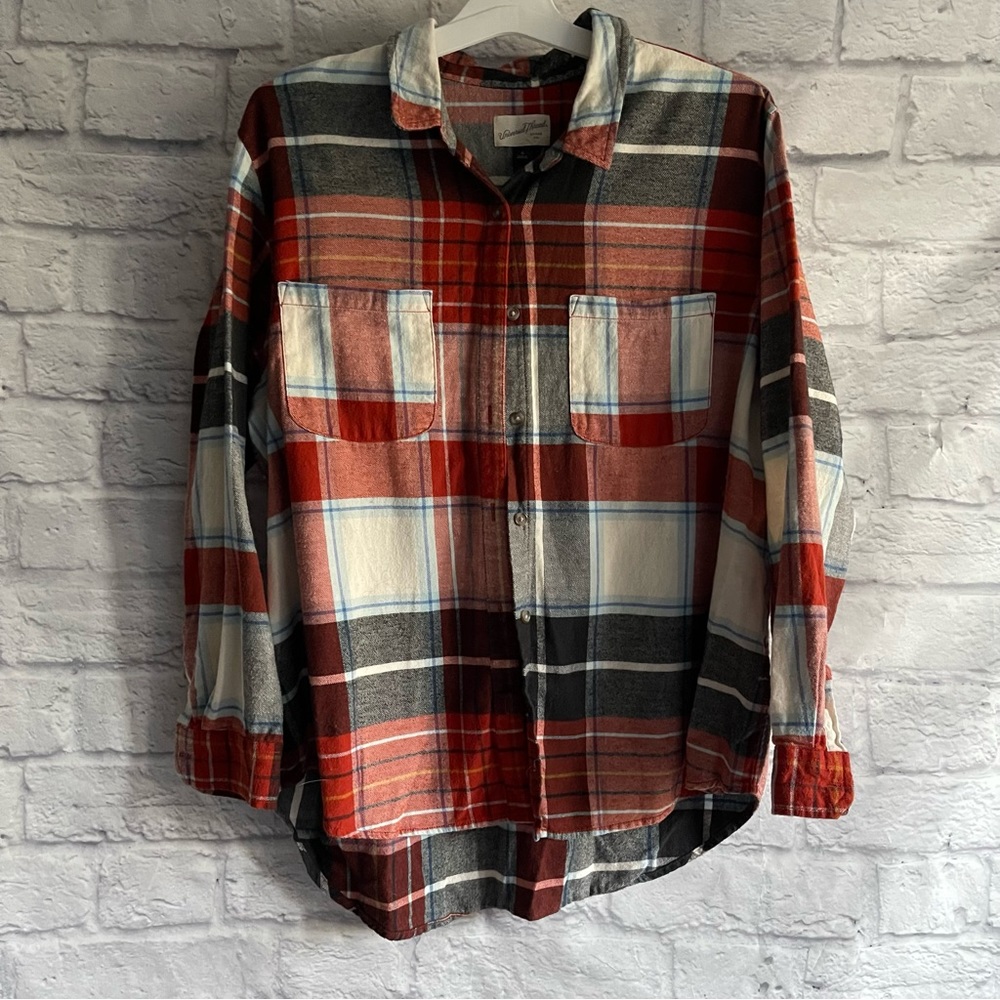 PREOWNED UNIVERSAL THREAD RED WHITE PLAID BUTTON DOWN XL